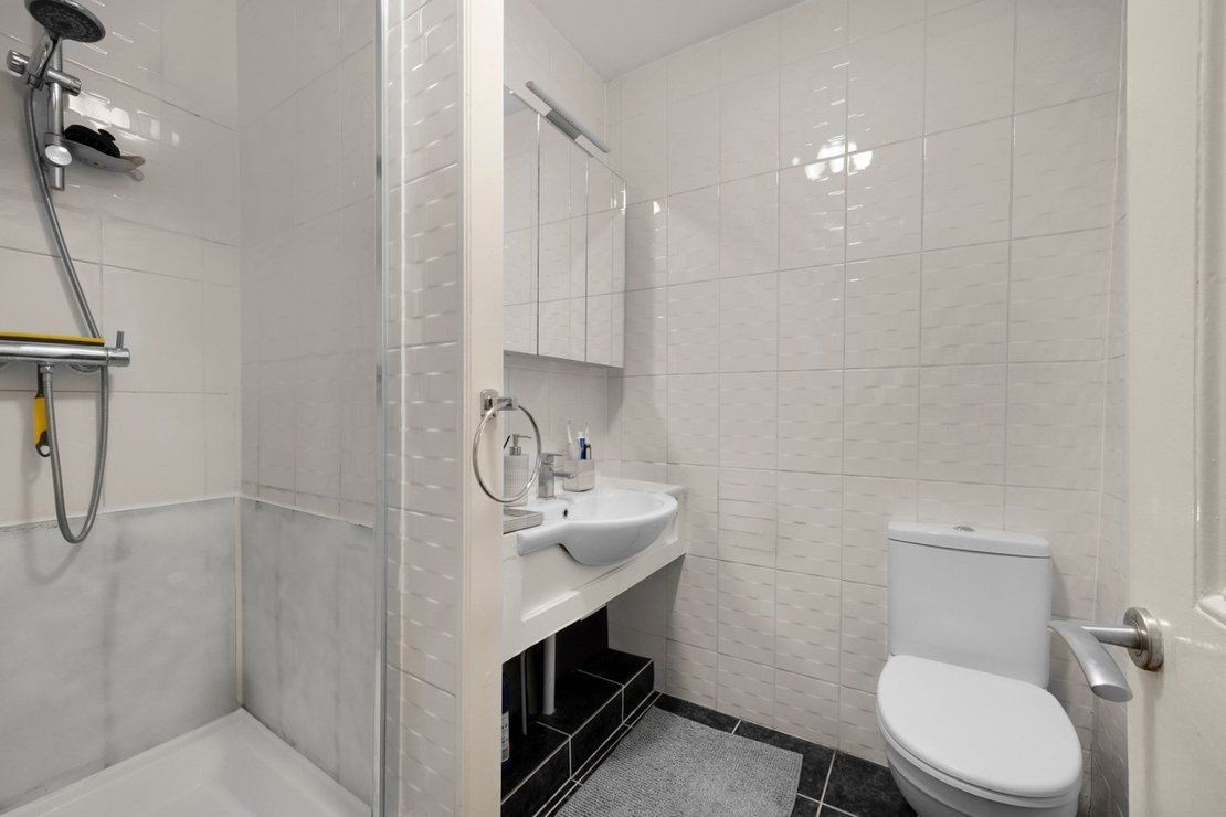 2 bedroom Flat for sale in Cromwell Place-view6