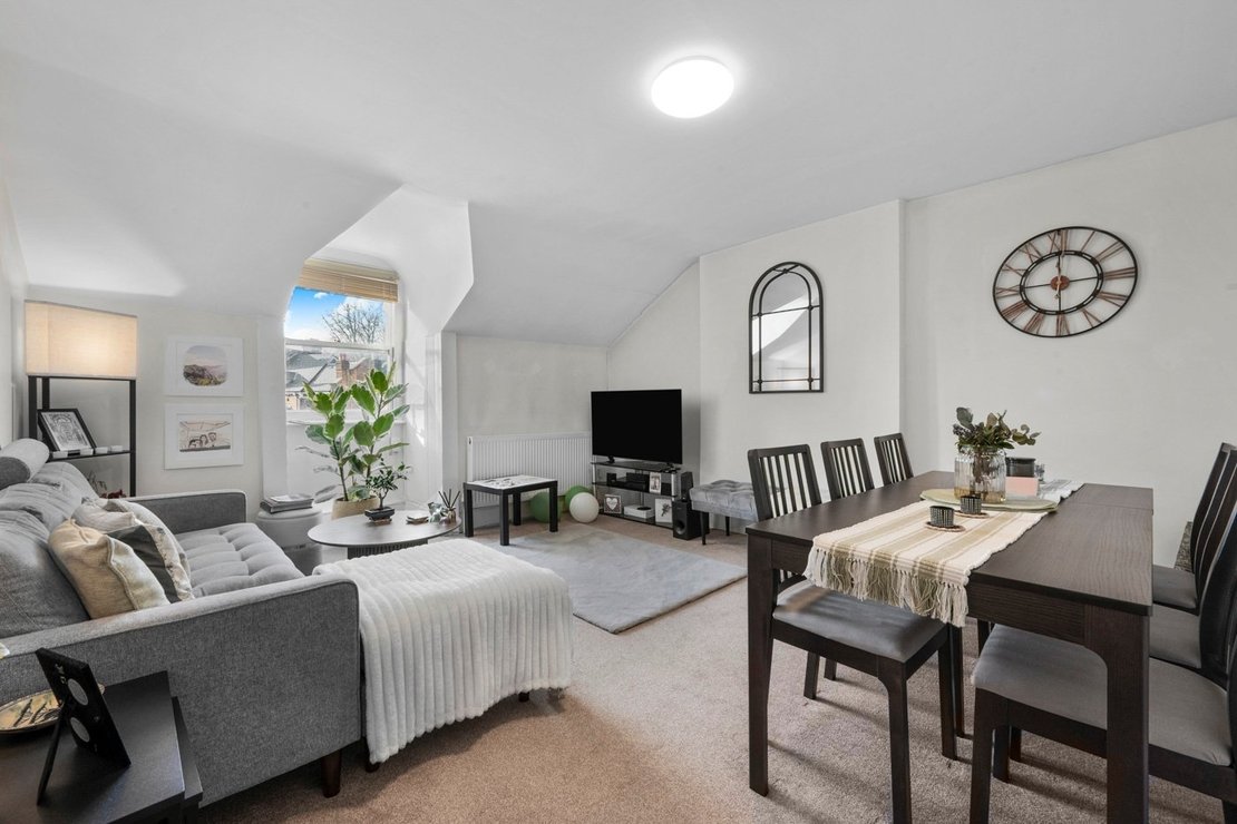 2 bedroom Flat for sale in Cromwell Place-view1