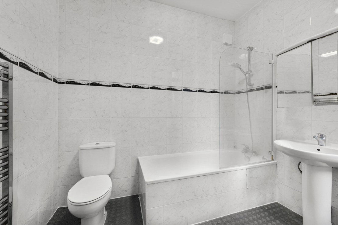 3 bedroom Flat for sale in Cromwell Place-view6
