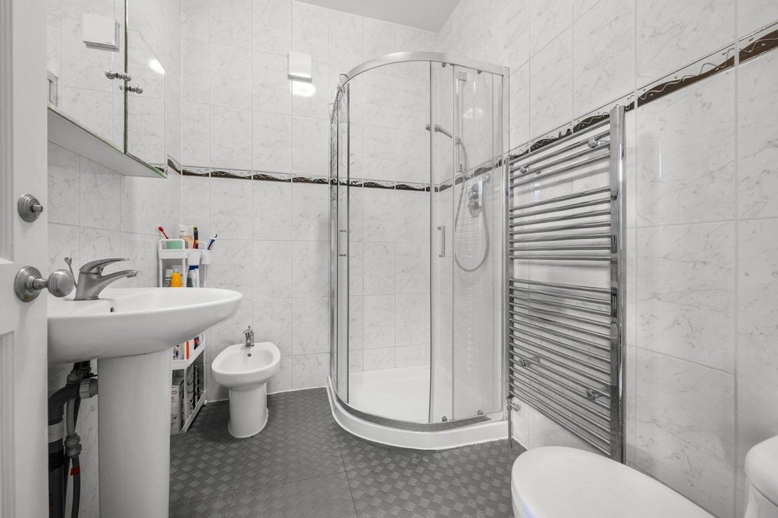 3 bedroom Flat for sale in Cromwell Place-view5