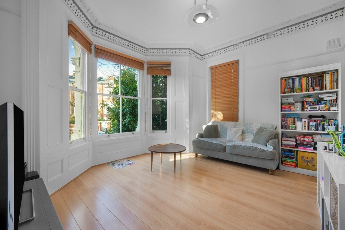 3 bedroom Flat for sale in Cromwell Place-view2
