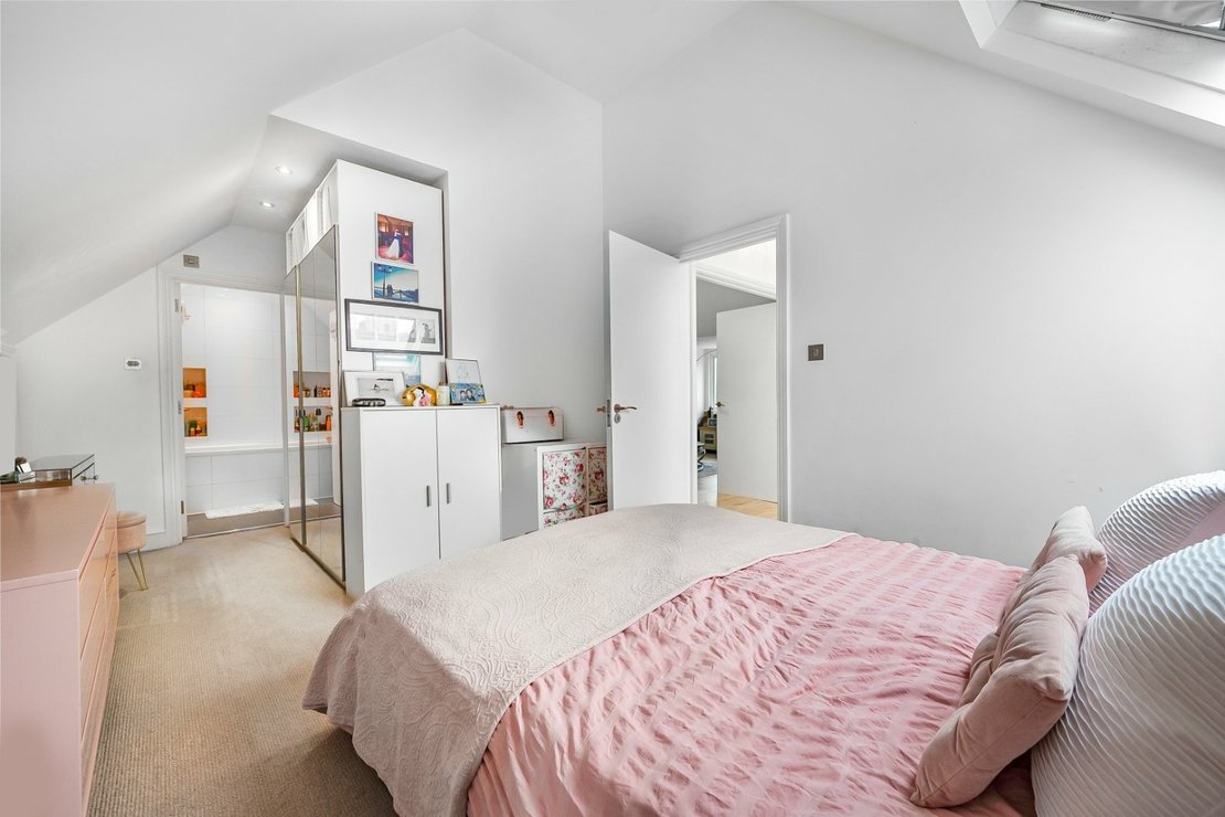 3 bedroom Flat for sale in Dartmouth Road-view4