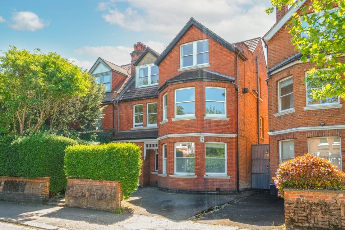 3 bedroom Flat for sale in Dartmouth Road-view1