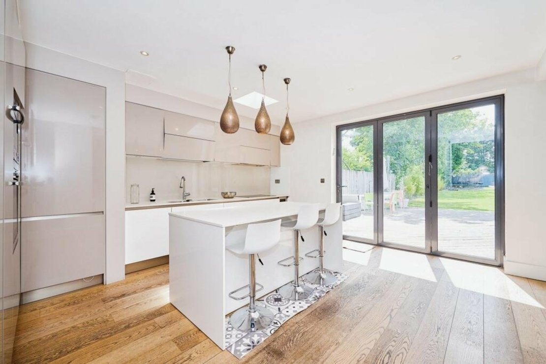 3 bedroom Flat for sale in Dartmouth Road-view3