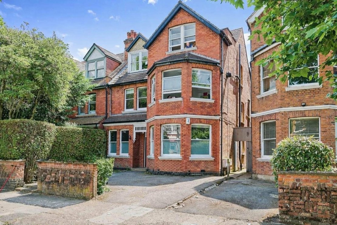 3 bedroom Flat for sale in Dartmouth Road-view1