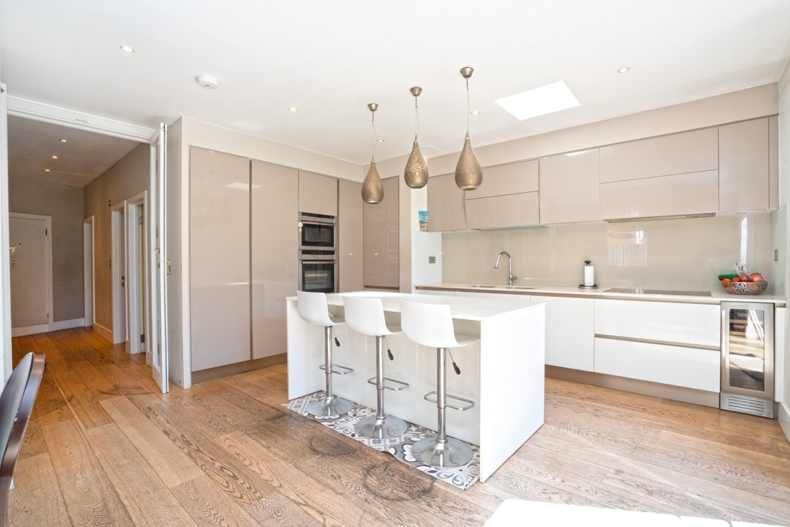 3 bedroom Flat for sale in Dartmouth Road-view3