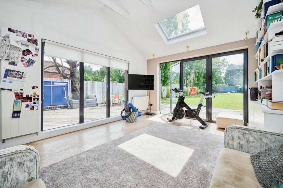 3 bedroom Flat for sale in Dartmouth Road-view2