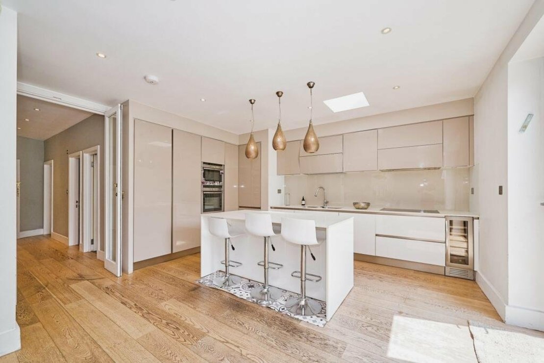 3 bedroom Flat for sale in Dartmouth Road-view4