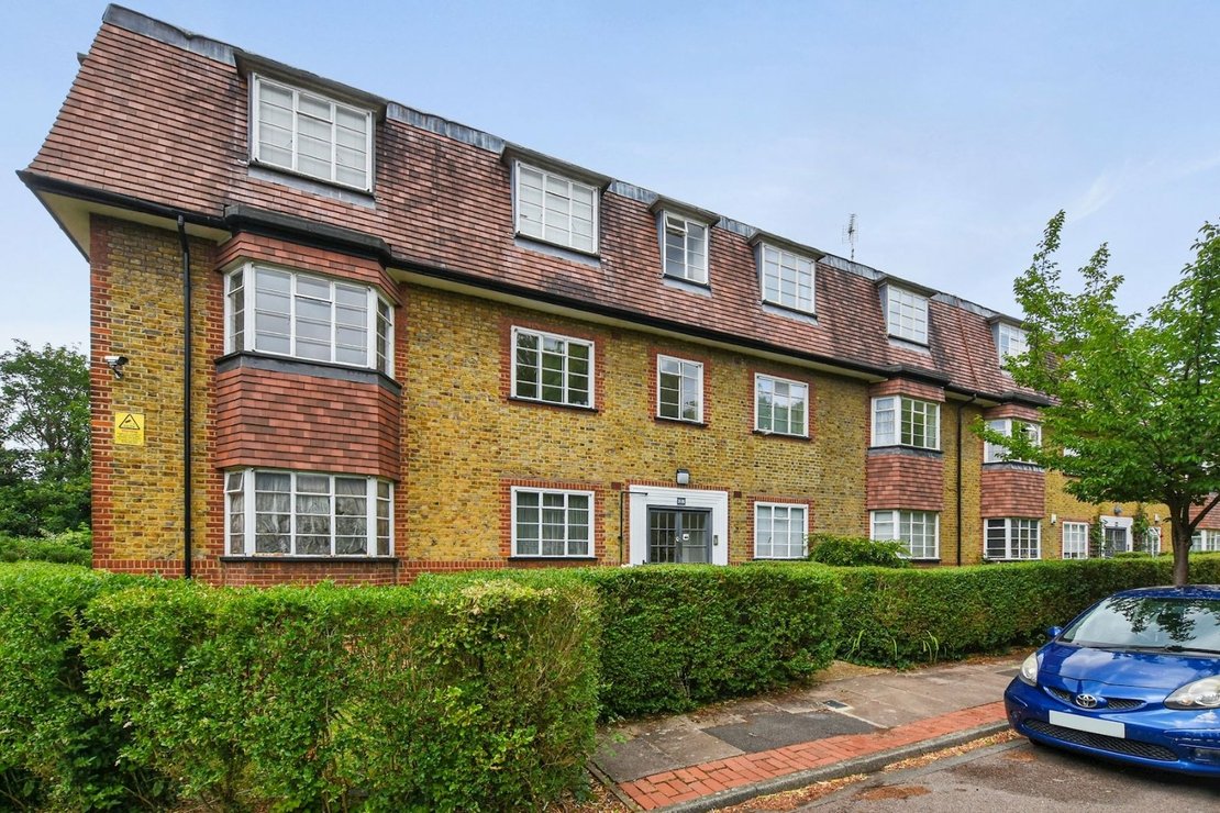 2 bedroom Flat for sale in Denison Close-view10