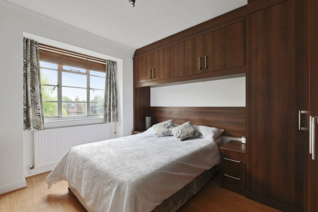 2 bedroom Flat for sale in Denison Close-view6