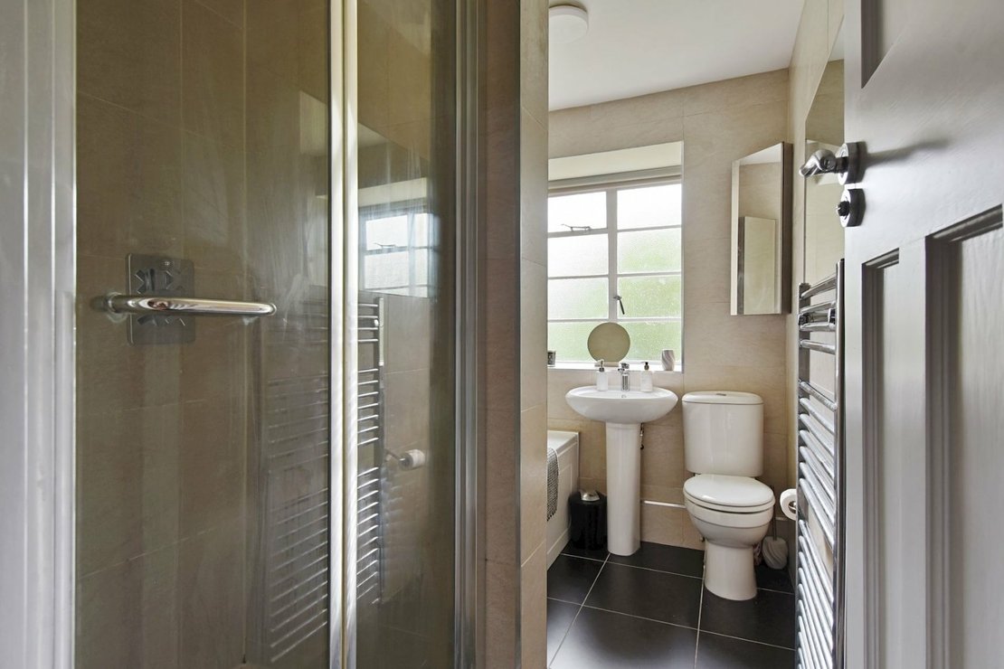 2 bedroom Flat for sale in Denison Close-view8