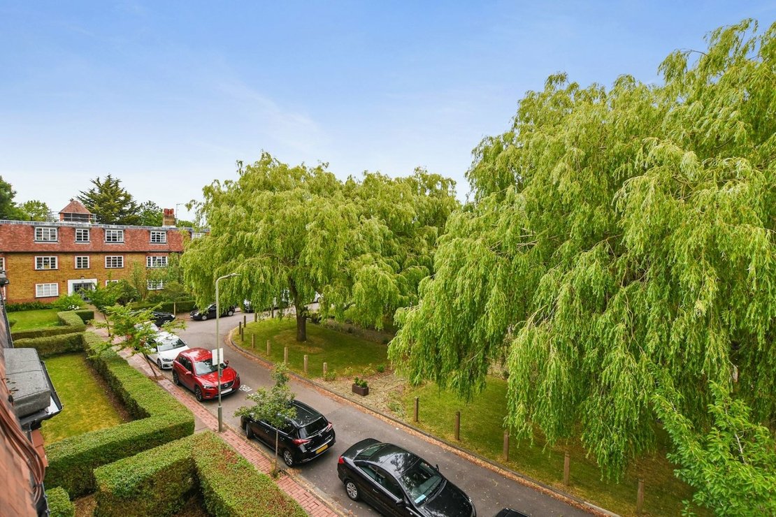 2 bedroom Flat for sale in Denison Close-view12