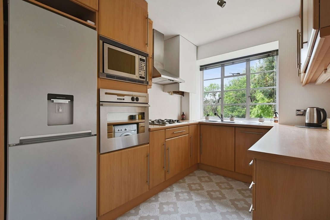 2 bedroom Flat for sale in Denison Close-view3