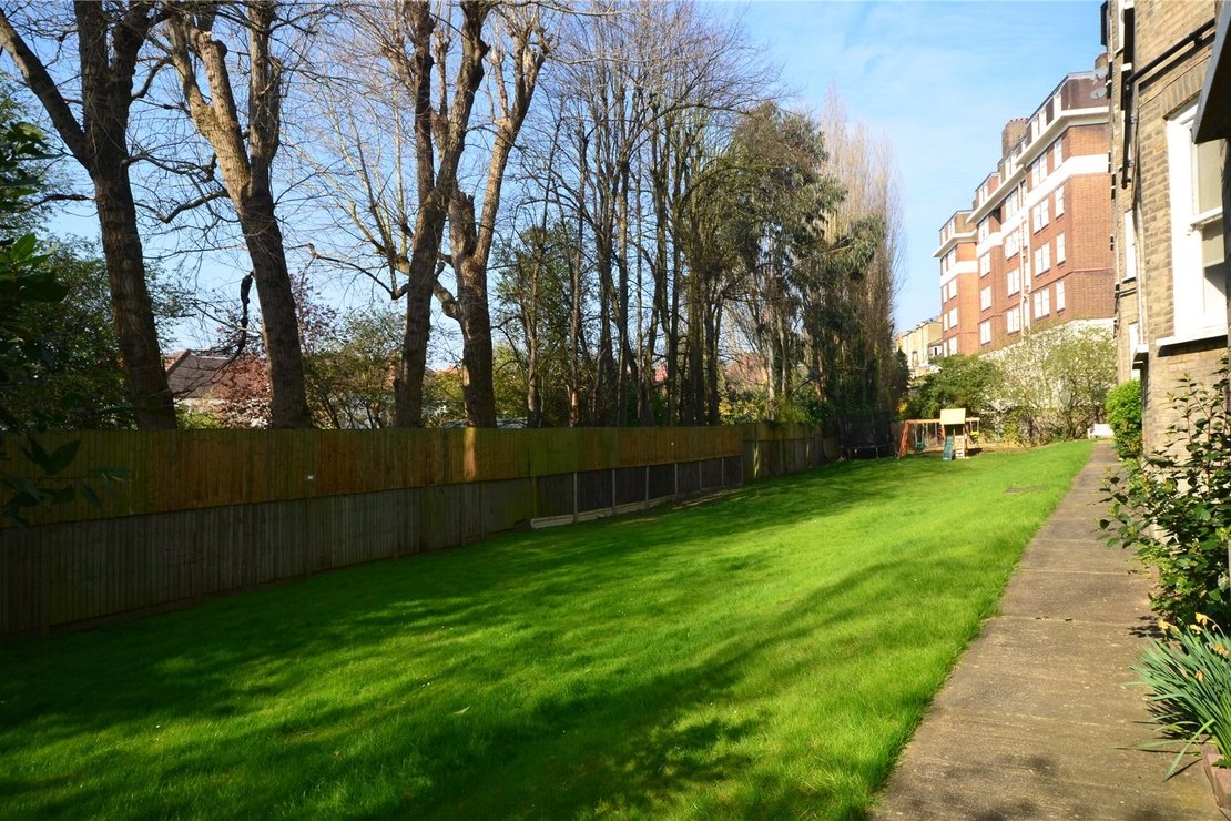 3 bedroom Flat for sale in Dunrobin Court-view6