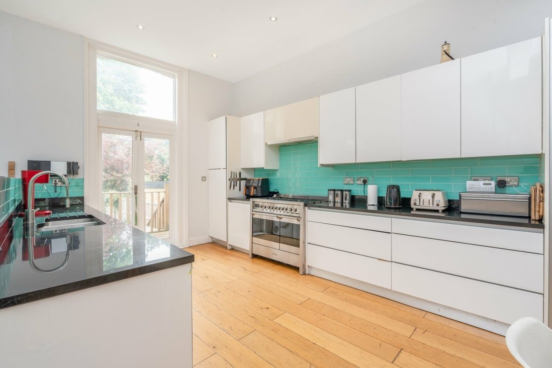 6 bedroom House for sale in Dyne Road-view3