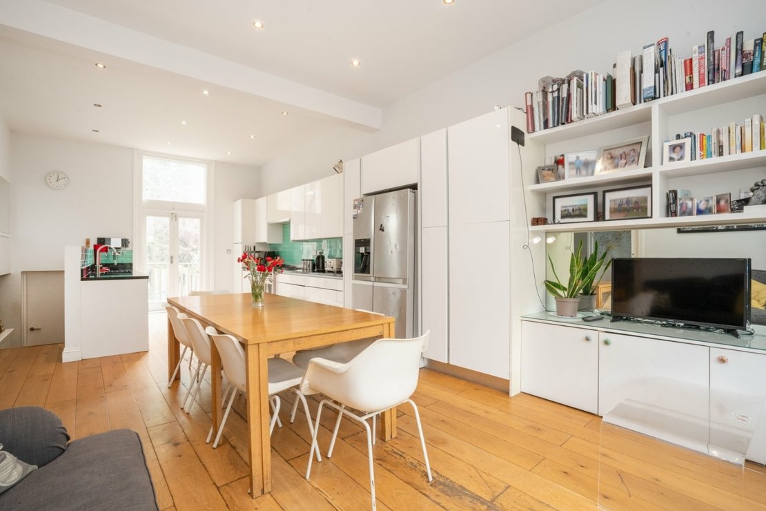 6 bedroom House for sale in Dyne Road-view2