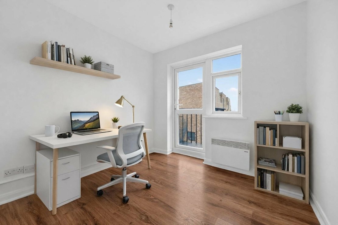 3 bedroom Flat for sale in East End Road-view4