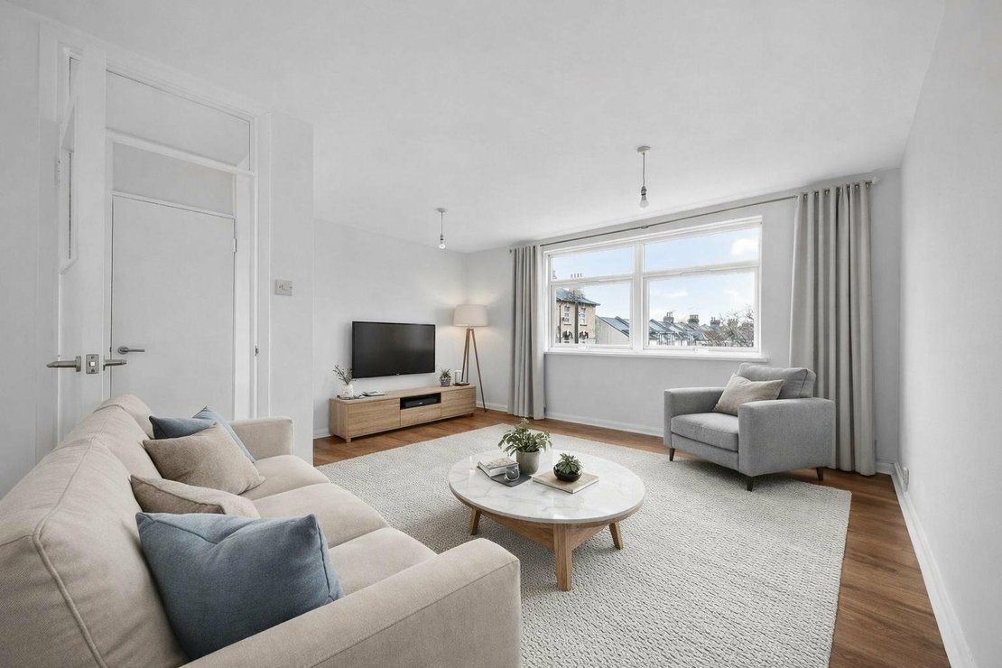 3 bedroom Flat for sale in East End Road-view2