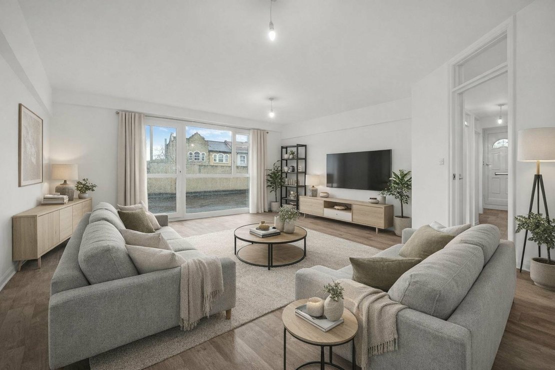 3 bedroom Flat for sale in East End Road-view1