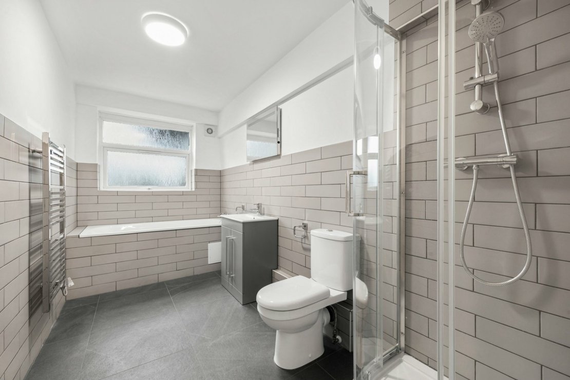 3 bedroom Flat for sale in East End Road-view8