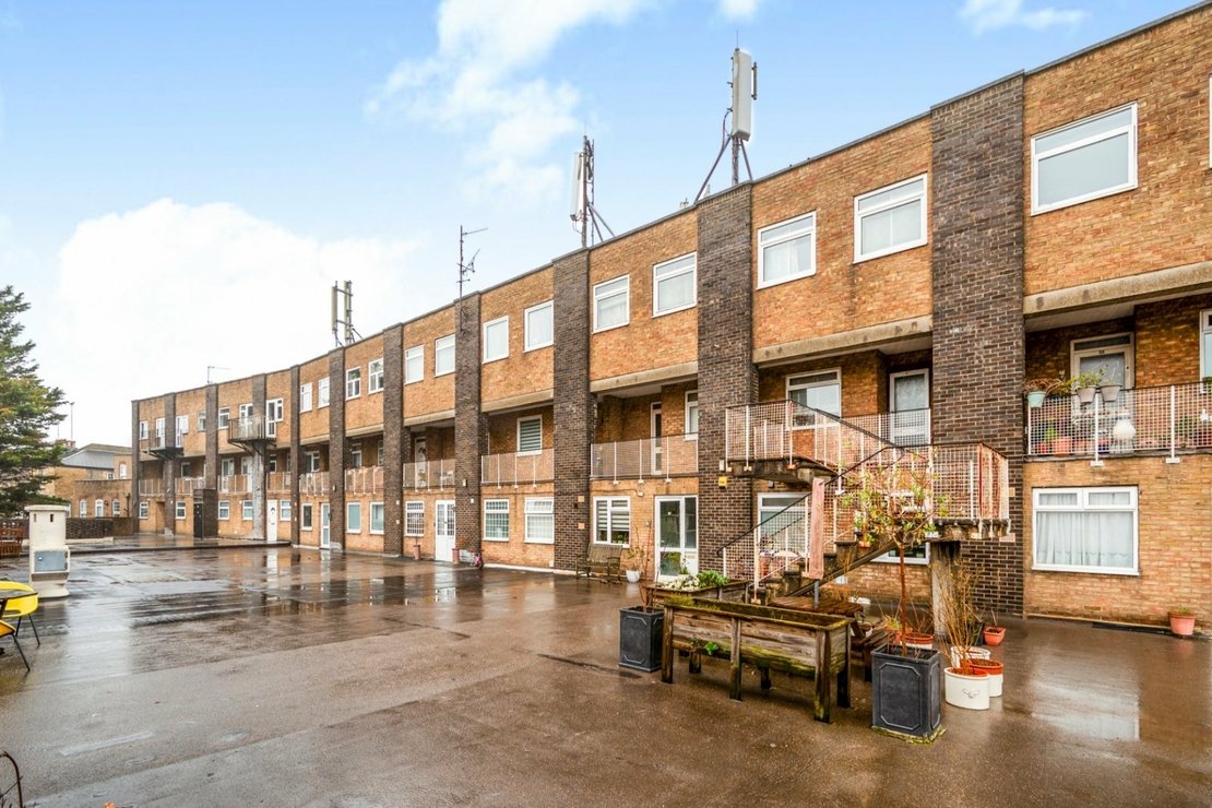 3 bedroom Flat for sale in East End Road-view10