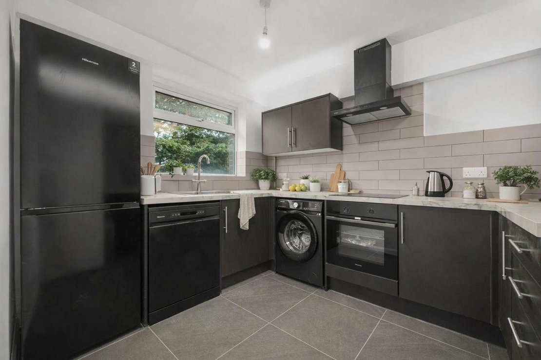 3 bedroom Flat for sale in East End Road-view3