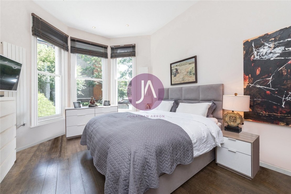 3 bedroom Maisonette for sale in Elgin Avenue-view3