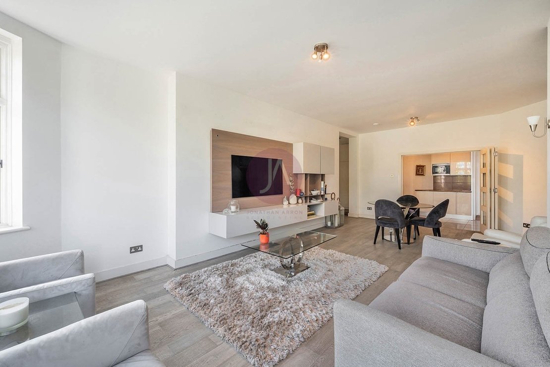 3 bedroom Flat for sale in Elm Tree Court-view3