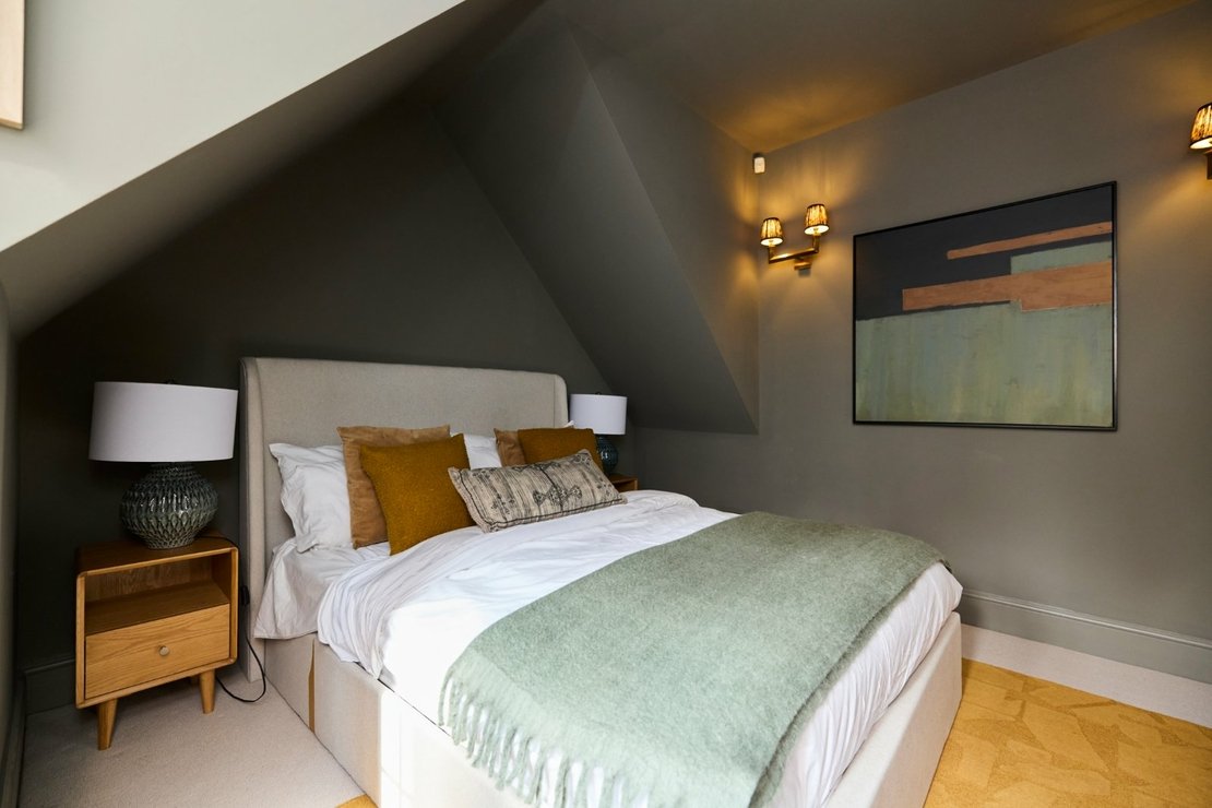 4 bedroom Flat for sale in Eton Avenue-view24