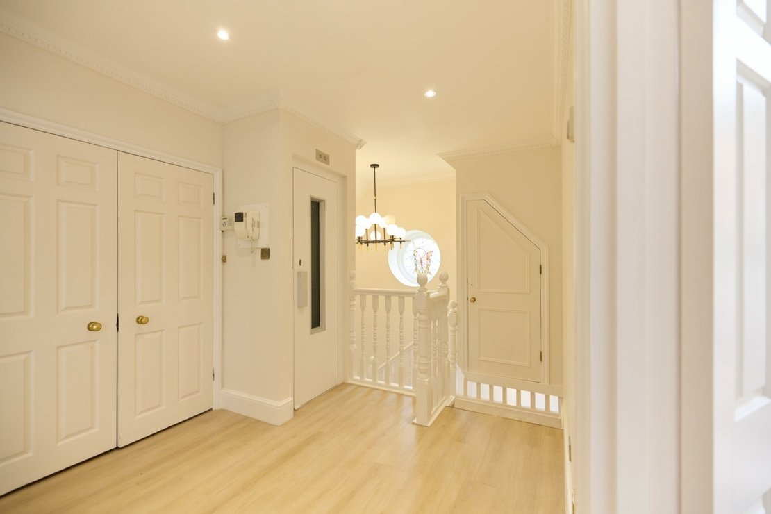 4 bedroom Flat for sale in Eton Avenue-view27