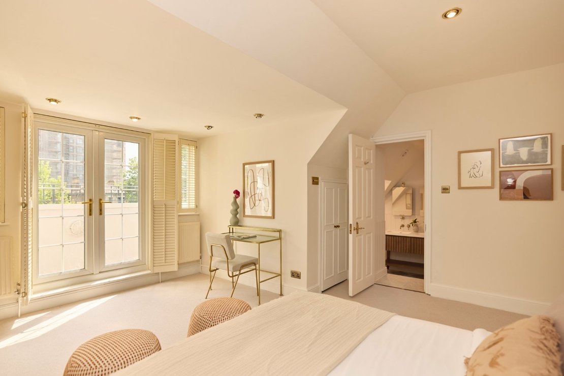 4 bedroom Flat for sale in Eton Avenue-view8