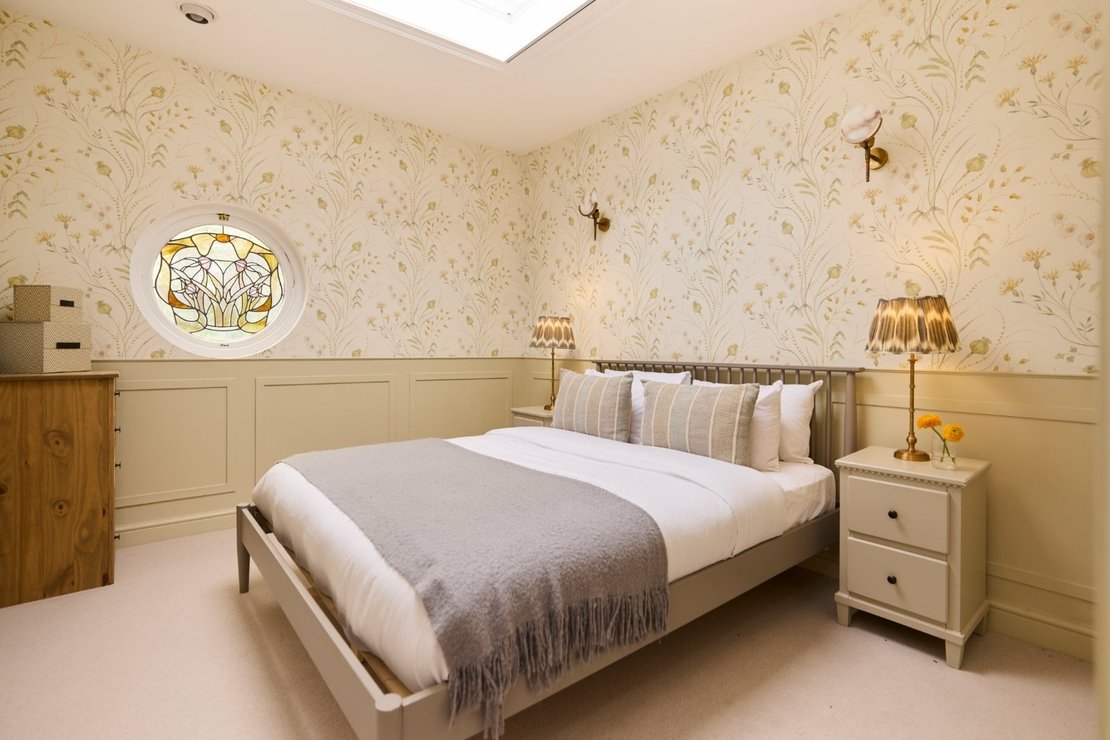 4 bedroom Flat for sale in Eton Avenue-view17