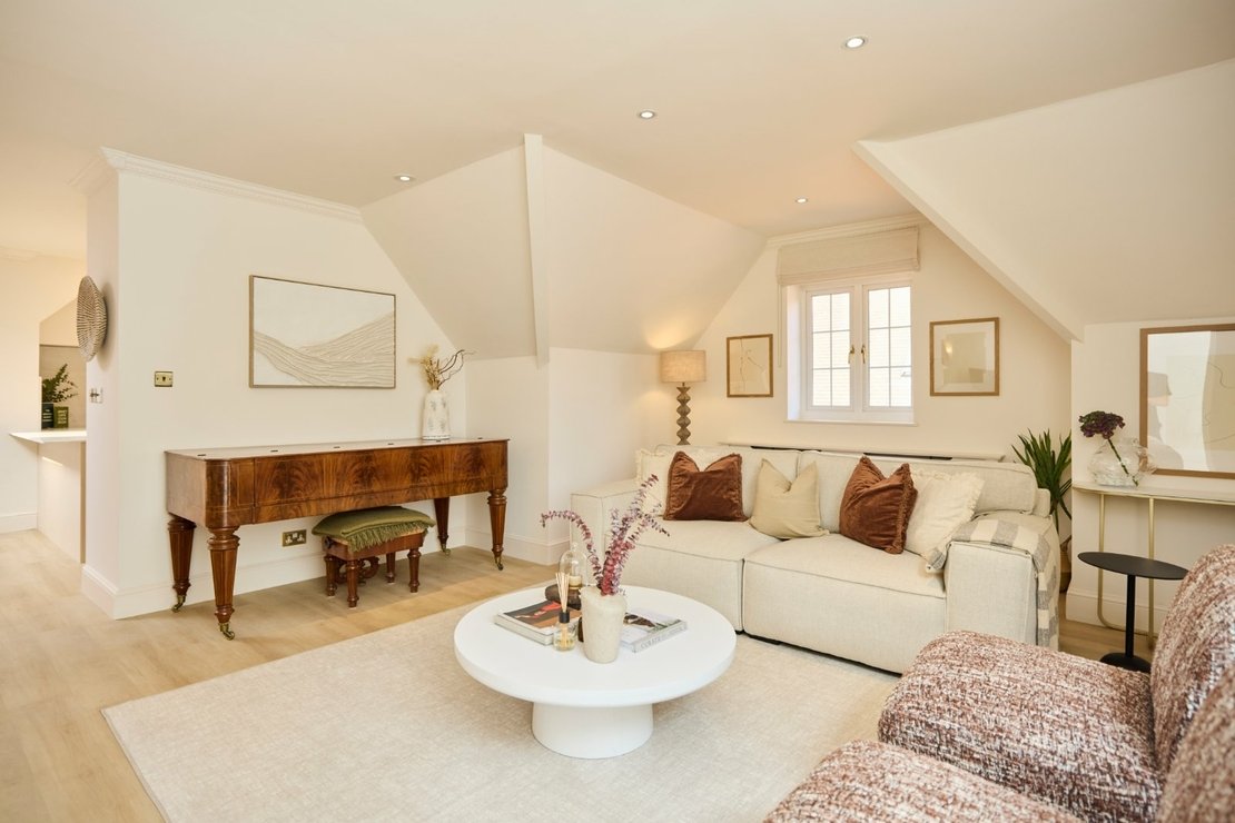 4 bedroom Flat for sale in Eton Avenue-view3