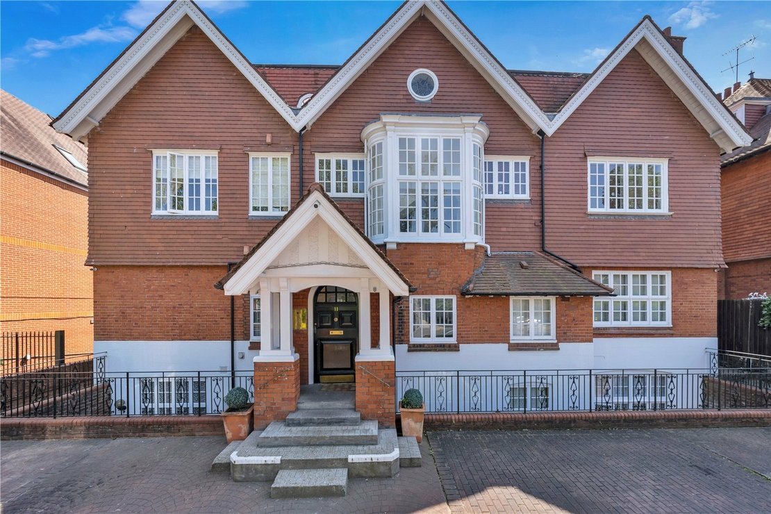 4 bedroom Flat for sale in Eton Avenue-view11