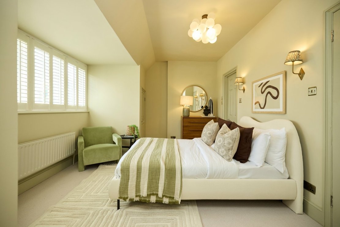4 bedroom Flat for sale in Eton Avenue-view10