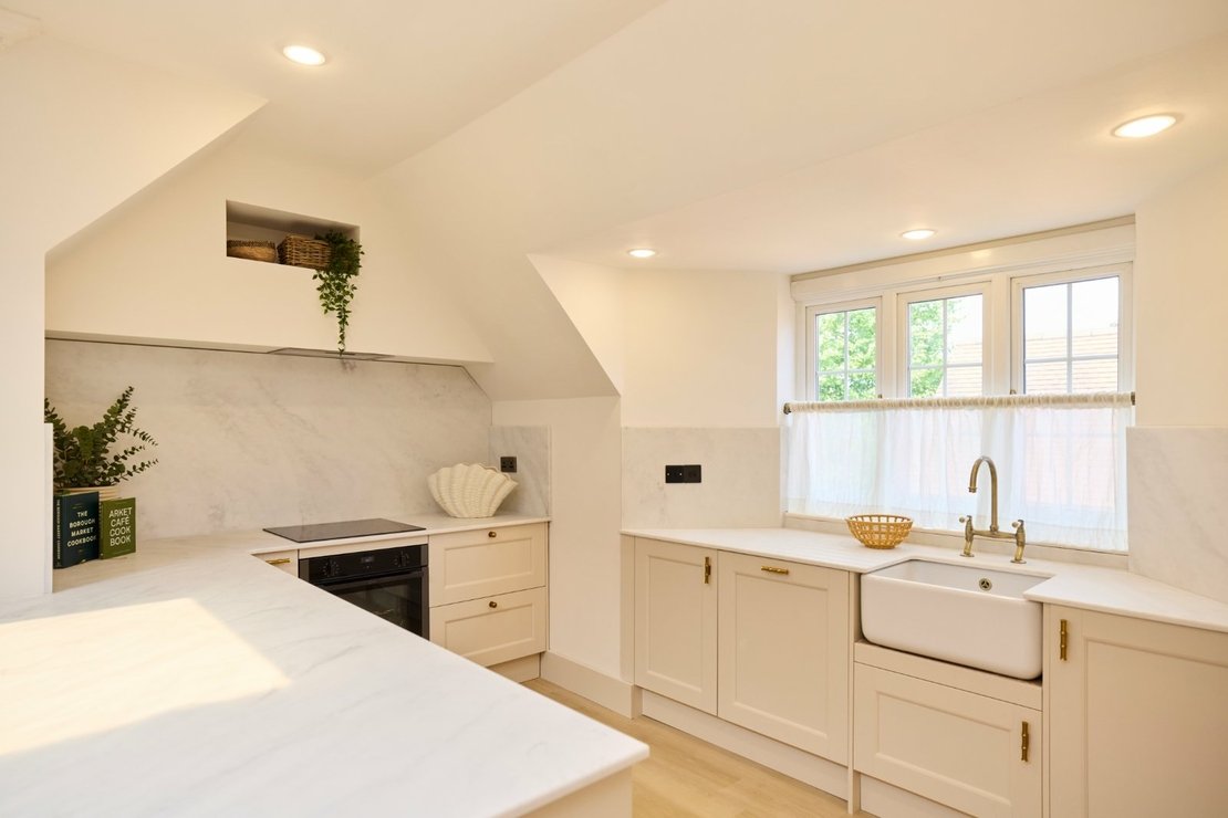 4 bedroom Flat for sale in Eton Avenue-view4