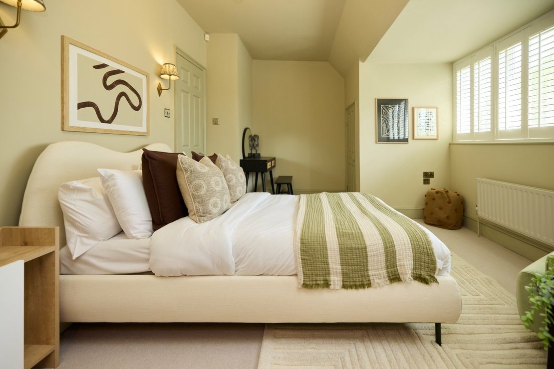 4 bedroom Flat for sale in Eton Avenue-view18