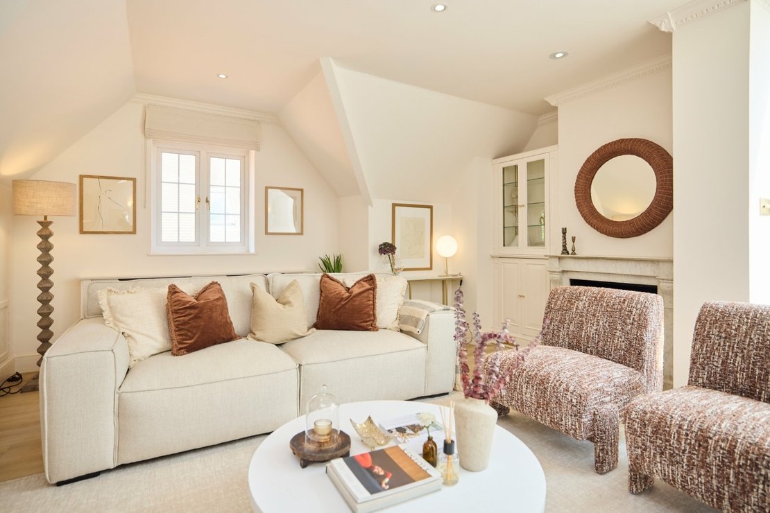 4 bedroom Flat for sale in Eton Avenue-view2