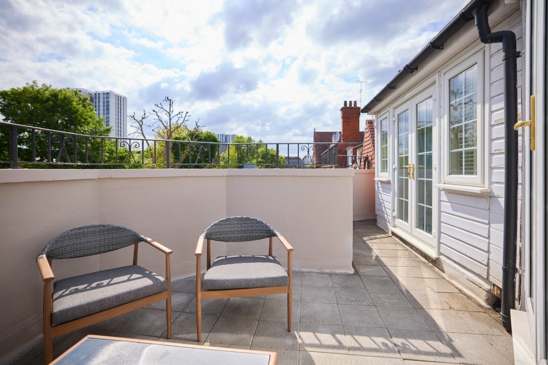 4 bedroom Flat for sale in Eton Avenue-view13