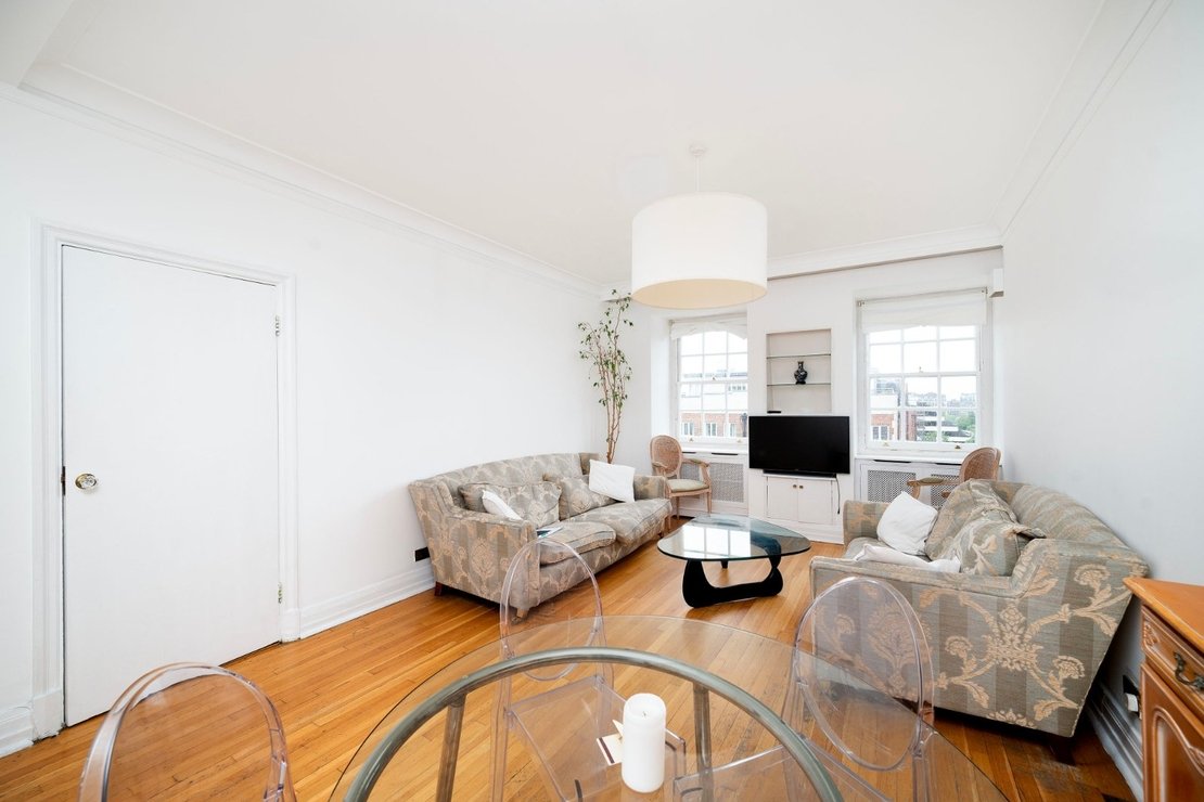 2 bedroom Flat for sale in Eyre Court-view3