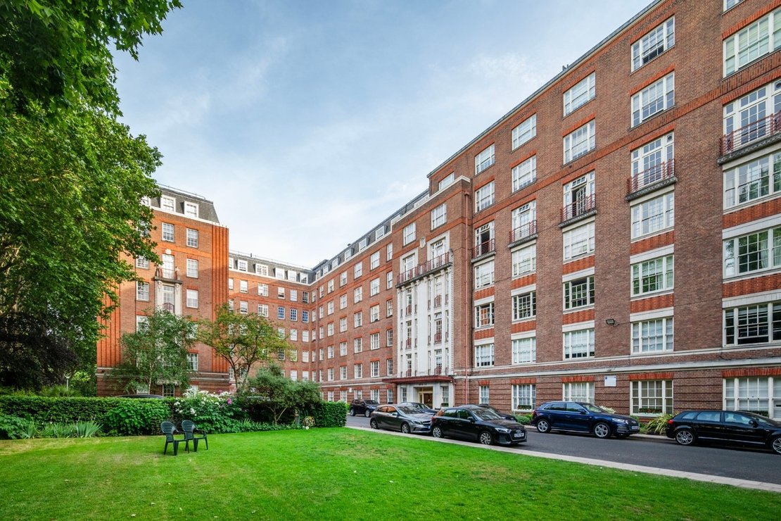 2 bedroom Flat for sale in Eyre Court-view1