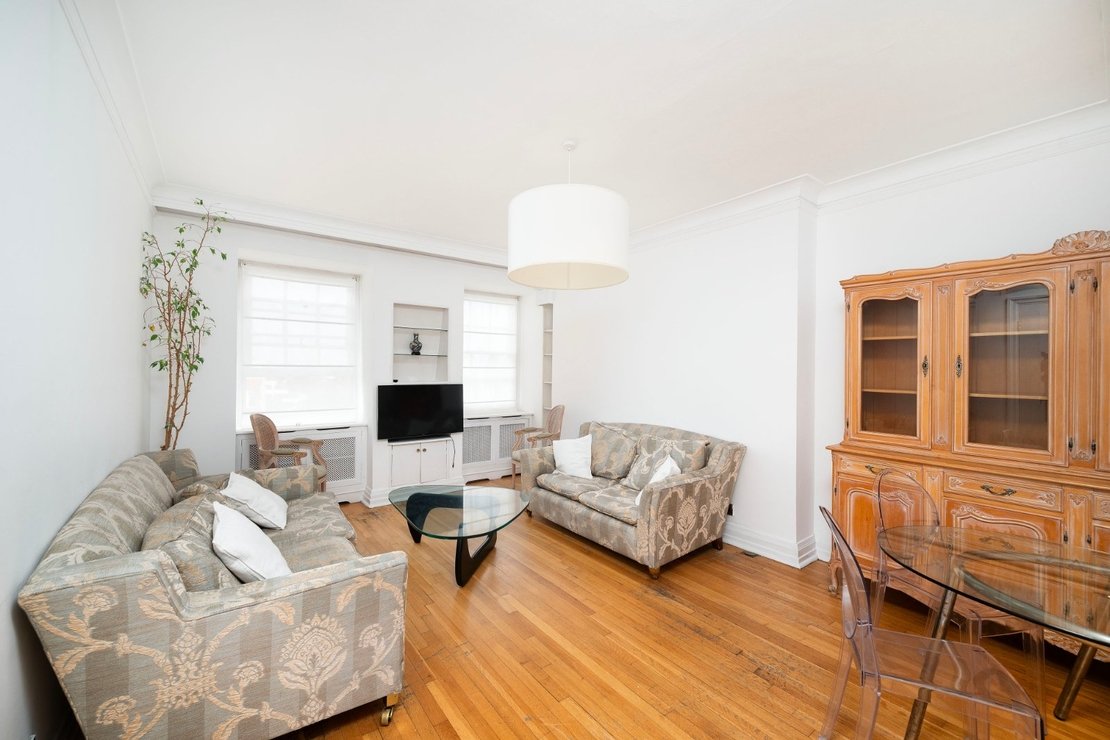 2 bedroom Flat for sale in Eyre Court-view2