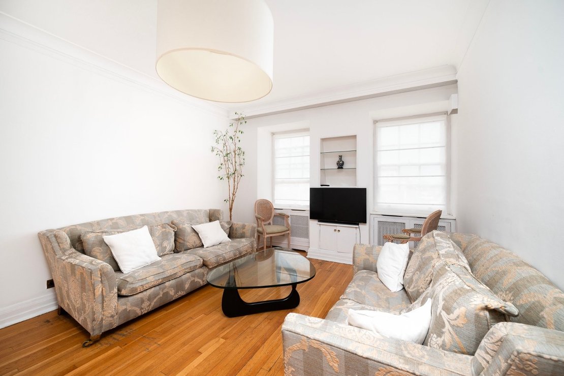 2 bedroom Flat for sale in Eyre Court-view3