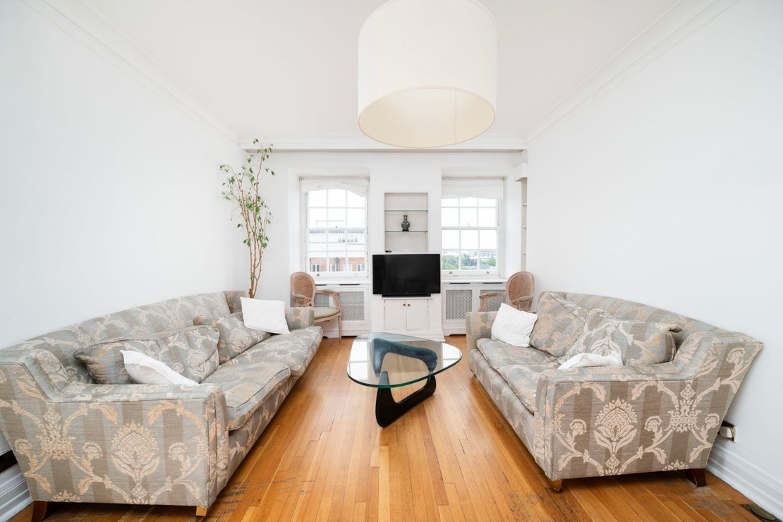 2 bedroom Flat for sale in Eyre Court-view4