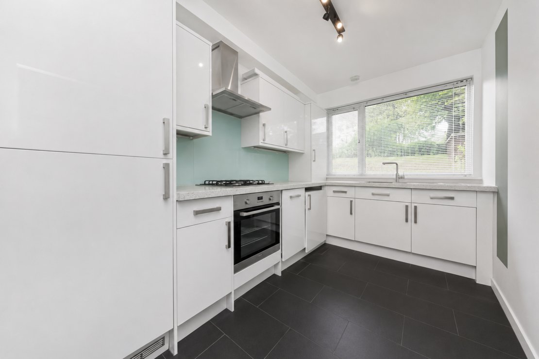 1 bedroom Flat for sale in Fairfax Road-view4