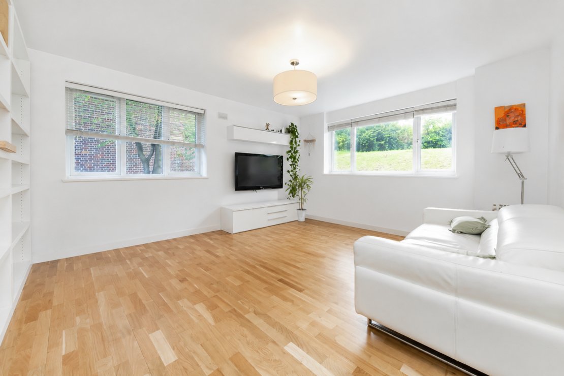 1 bedroom Flat for sale in Fairfax Road-view2