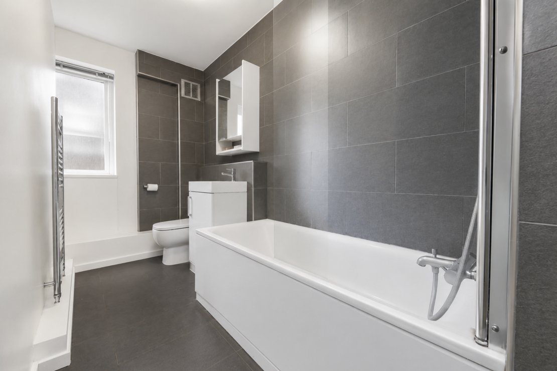1 bedroom Flat for sale in Fairfax Road-view5