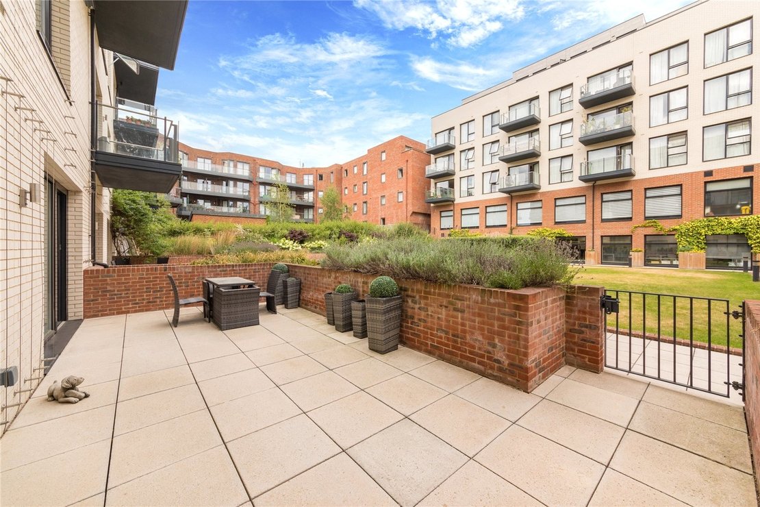 2 bedroom Flat for sale in Fairmont Mews-view4