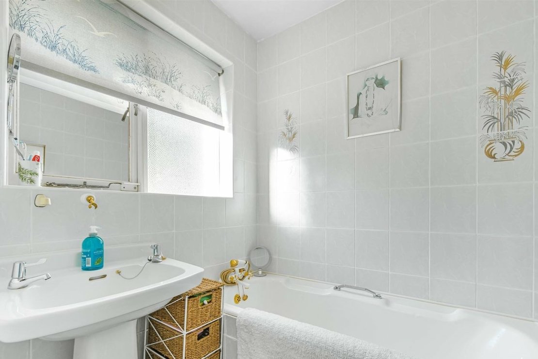 3 bedroom House for sale in Ffynone Drive-view8