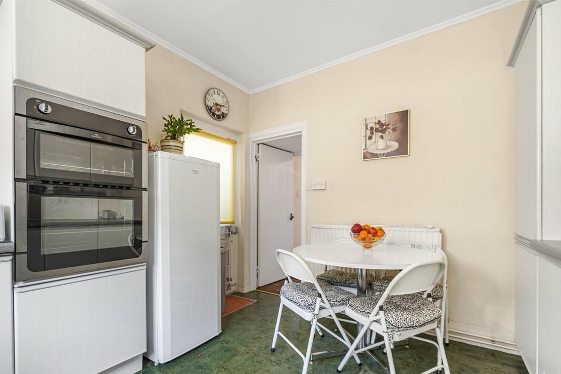 3 bedroom House for sale in Ffynone Drive-view5